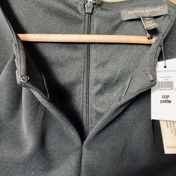 Banana Republic Dress w/ Thin Front Keyhole - Picture 5 of 16